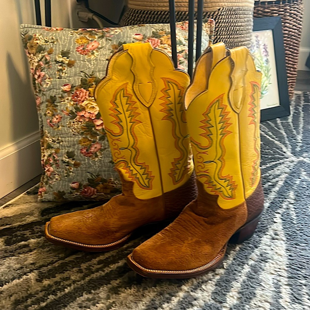 Justin 
Beautiful boot! 
Mustard/ cognac
Wore once, I think?